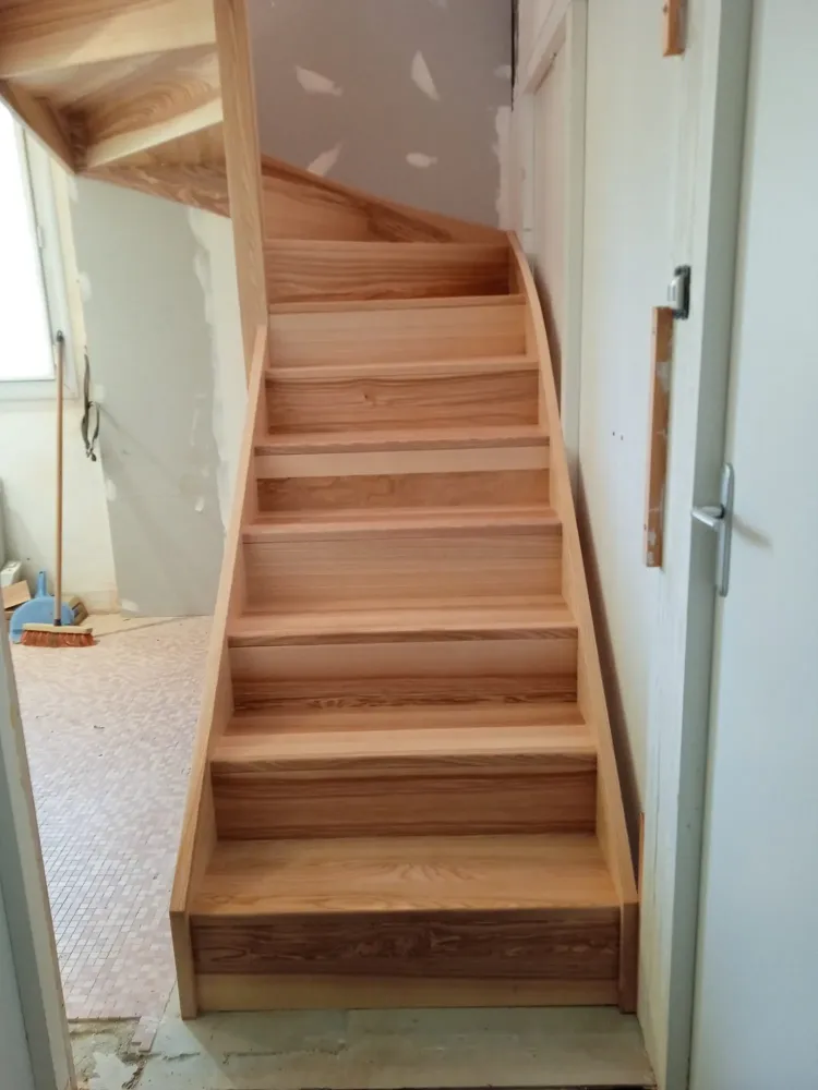 ESCALIER TOURNANT